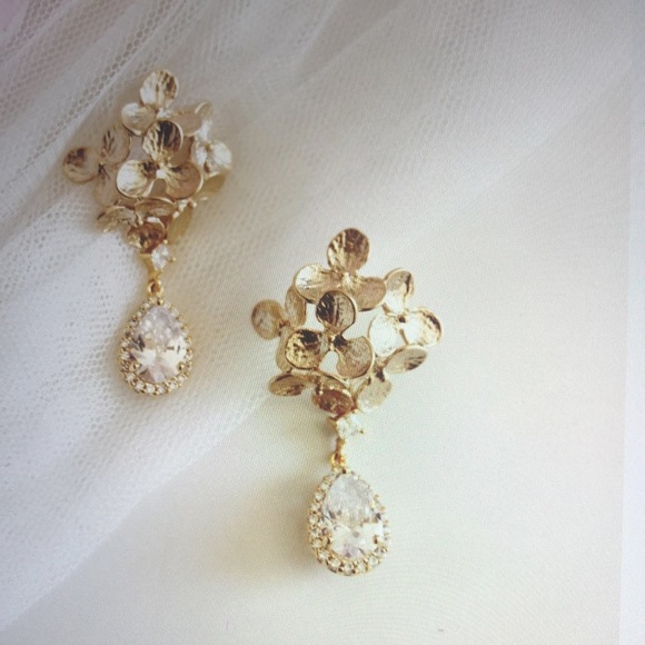 Floral Bridal Earrings - Picture 4 of 4